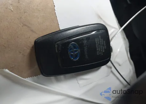 2017 Toyota Prius Three z USA, uszkodzony, nr VIN JTDKARFUXH3541832